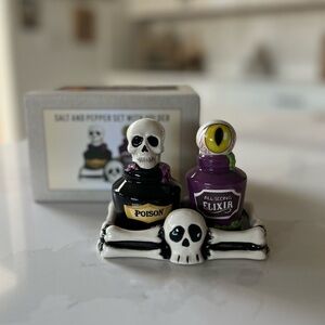Halloween Salt & Pepper Set With Holder - New In Box